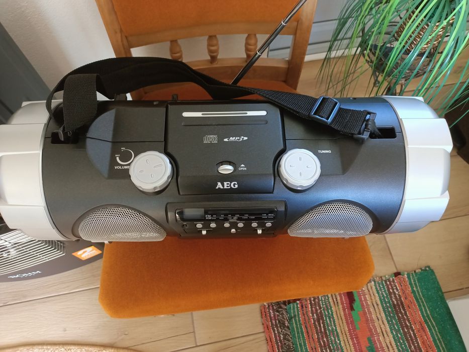 Radio casetofon AEG