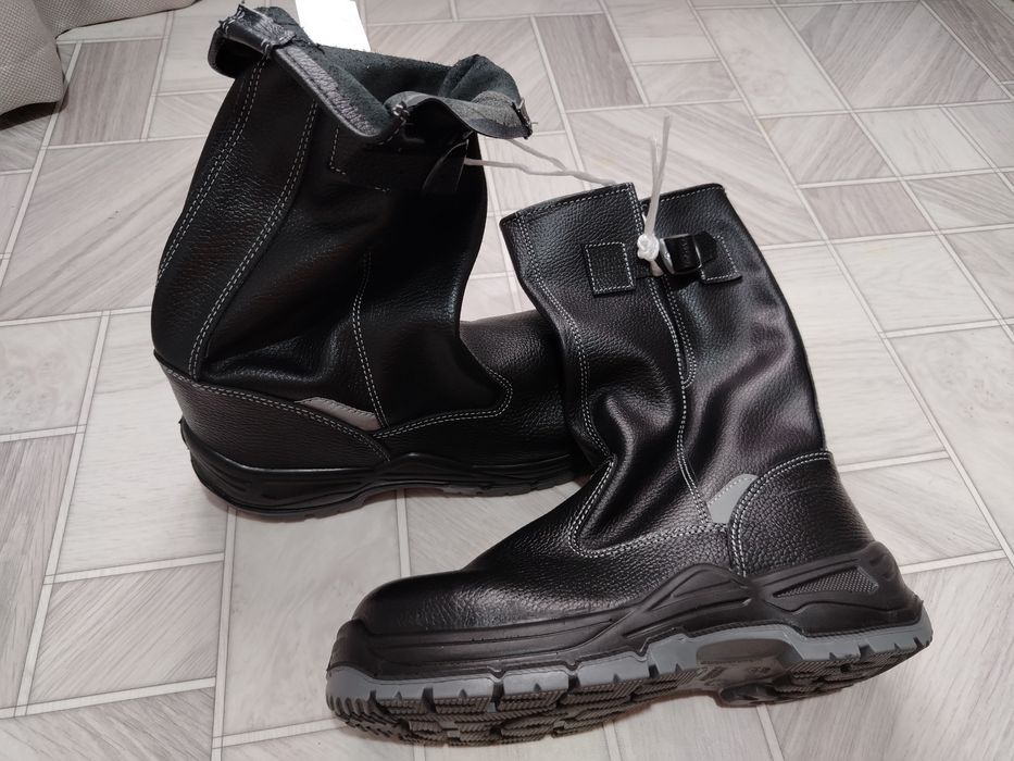 Продам сапоги специальные