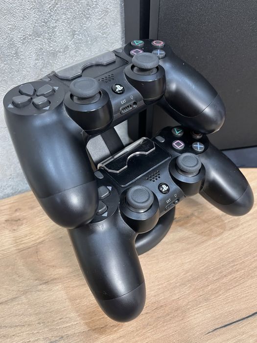Продам прошитую Playstation 4 slim 1 tb