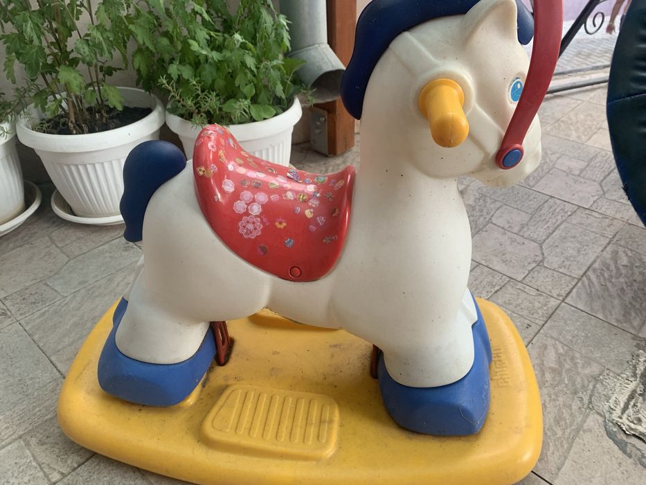 Пластмасово люлеещо конче