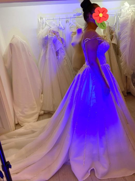 Rochie de mireasă cu pietricele