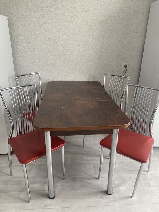 Продам стул с стульями