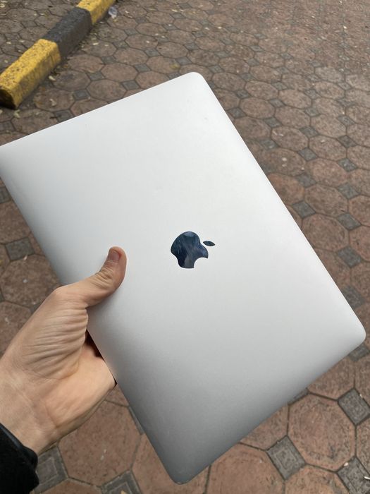 MacBook Pro 2019 16/256 i5 xolati 10/10 ideal ishlashi super