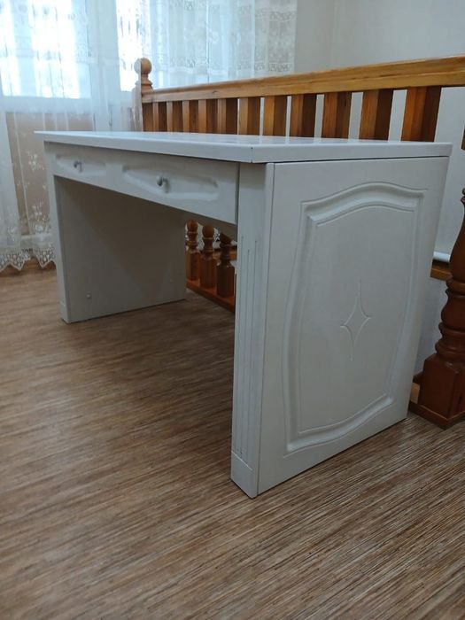 Продам срочно стол