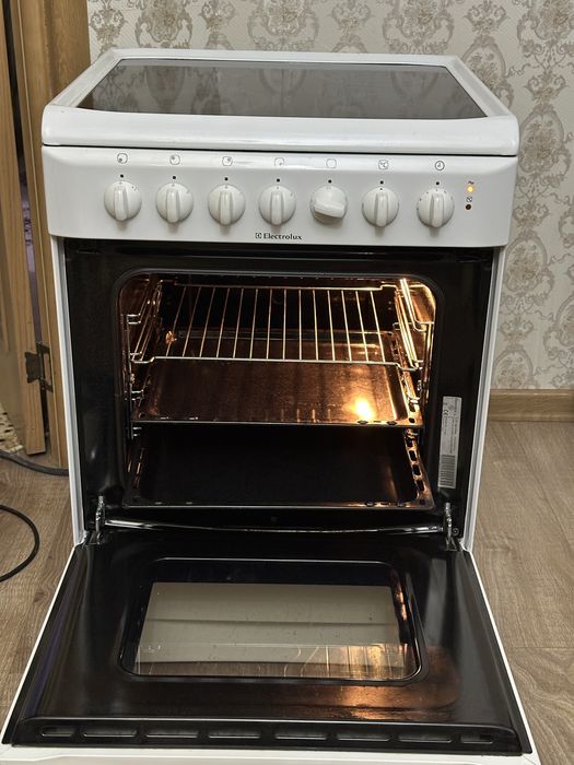 Стеклокерамическая плита Electrolux 60/60