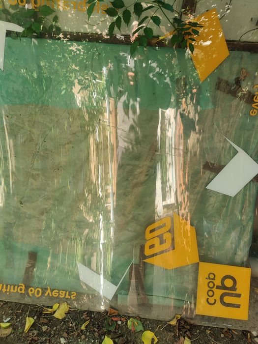 Vând plexiglas transparent de 4 mm