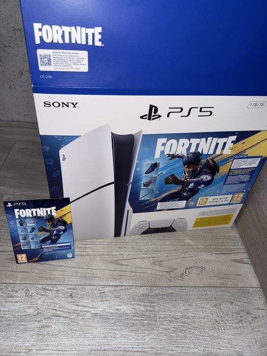 PlayStation 5 като нов + UFC 5 & FC26 + Fortnite bundle