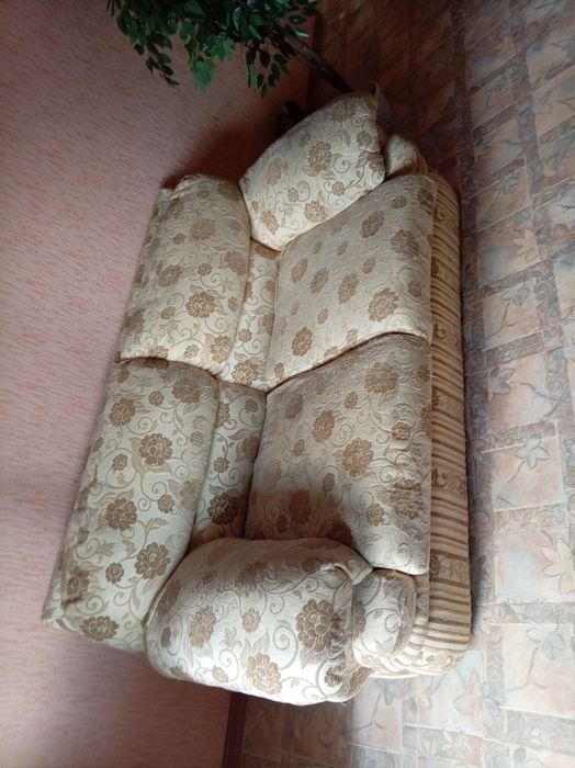 2 дивана и одно кресло