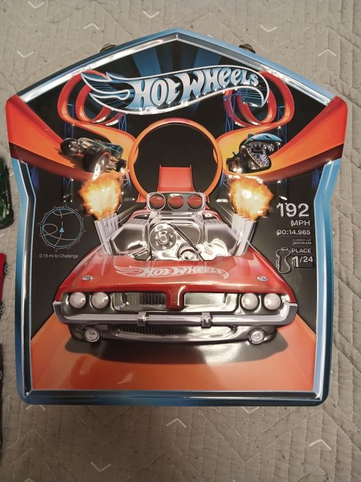 Хот вилс с кейсом , все оригинал