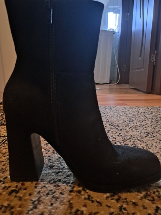 Botine negre în stare buna