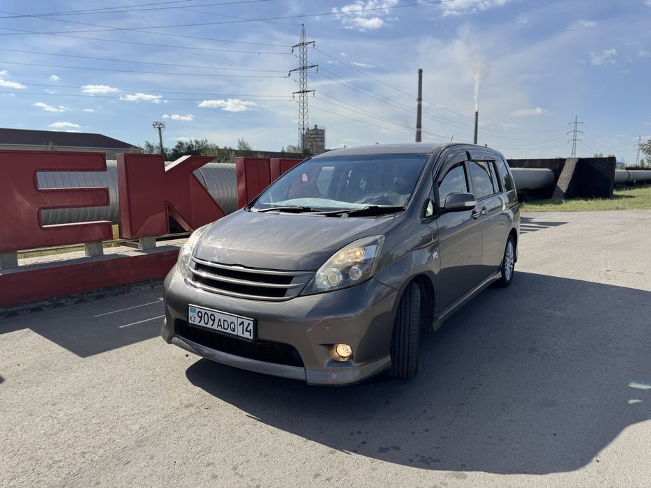 Продам Toyota ISIS
