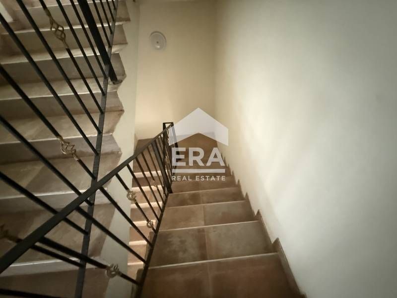 Двуетажна, новопостроена, завършена до ключ къща за продажба, с нескри