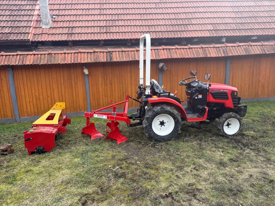 TRACTOR agricol nou, fără utilaje incluse