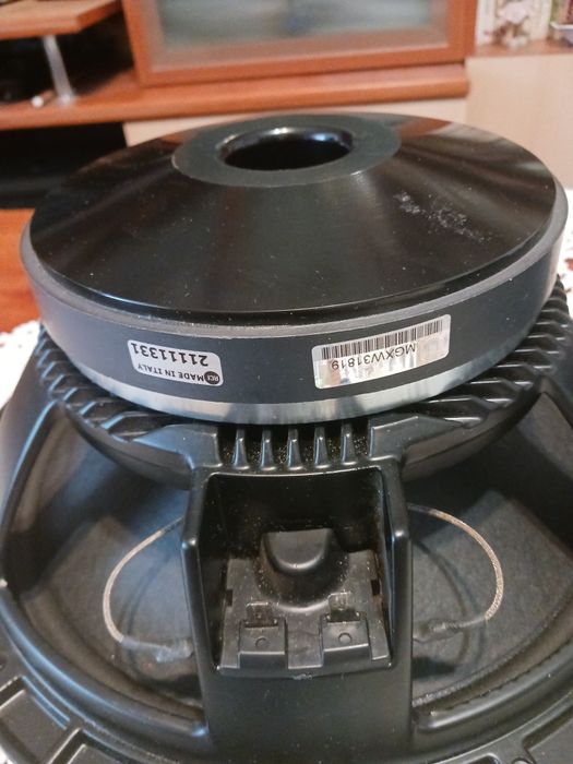 Difuzoare RCF 400 vati 12 toli ca noi și folosesc și în boxe Himax  nu trimit pentru ca sint grele nu risc se dau cu proba