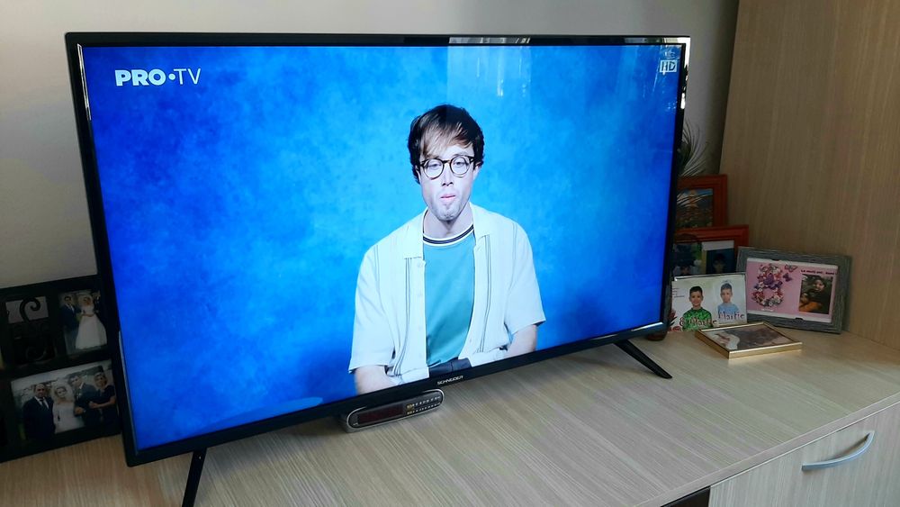 Smart TV 109 cm Schneider