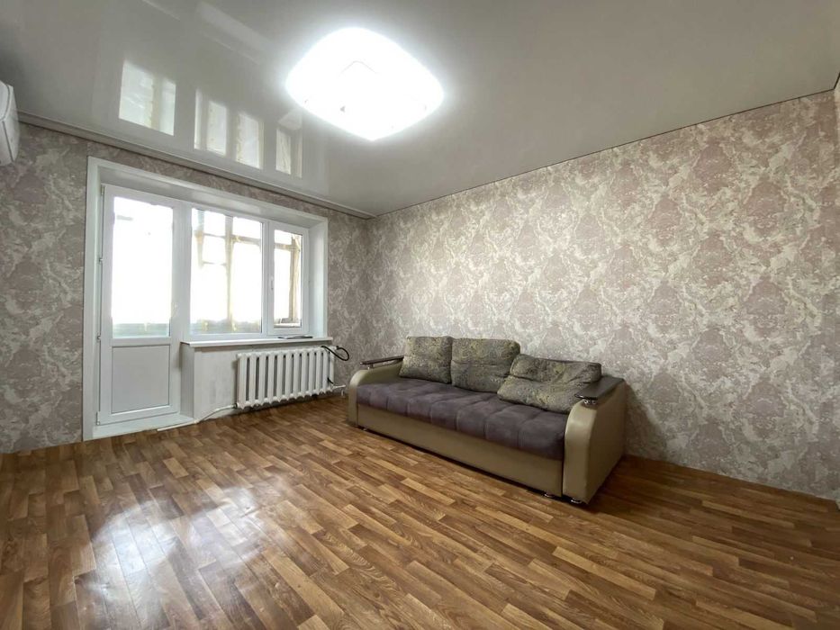 Продам 2-х ком. - на 8 мкр!