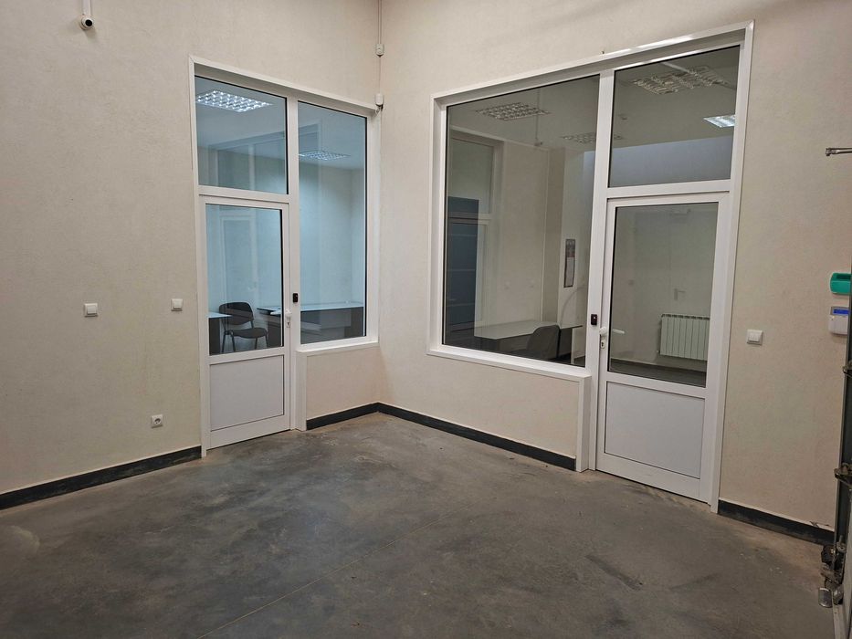 Отдава под наем склад в жк Младост 1А