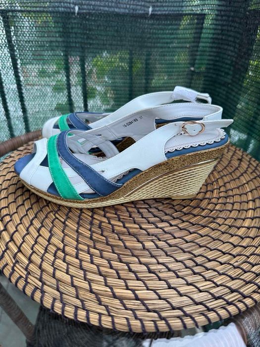 Нови сандали 20лв