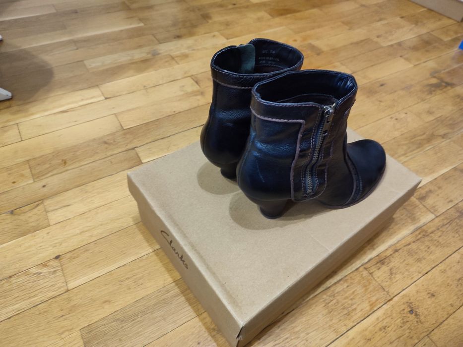 Clarks Lizzie Agra кожени дамски боти на токчета с цип номер 39