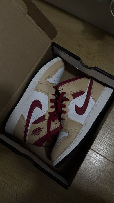 Продам air jordan 1 mid