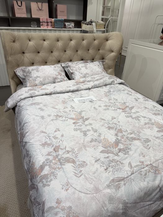 Двуспальная кровать