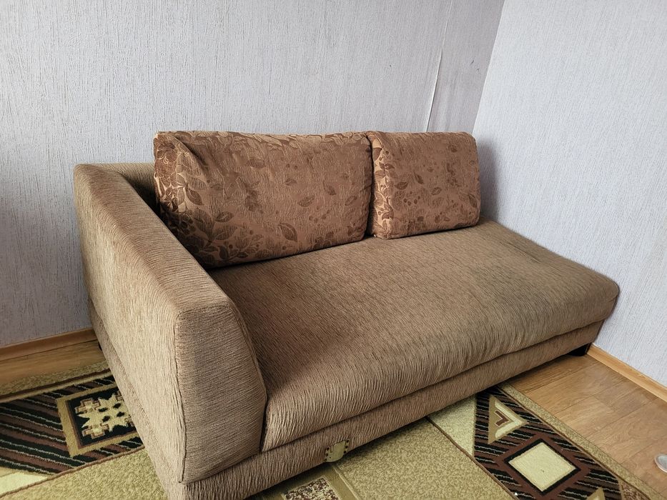 Диван сатылады..