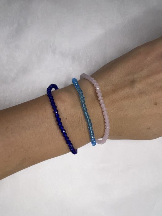 Тънки гривнички различни цветове