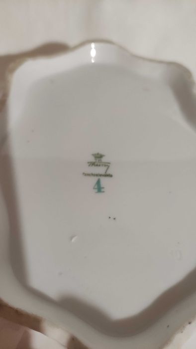 Съд за топло сервиране/терин на Thun Бохемия Чехословакия