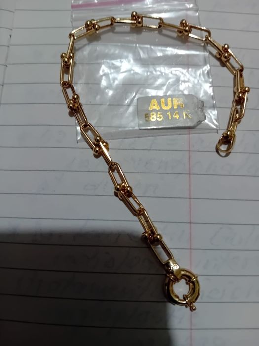 Bratara aur model nou