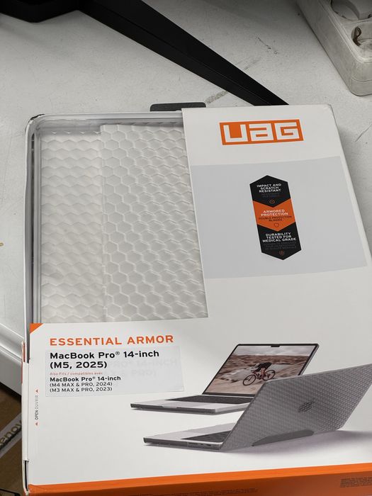 Husa UAG Macbook