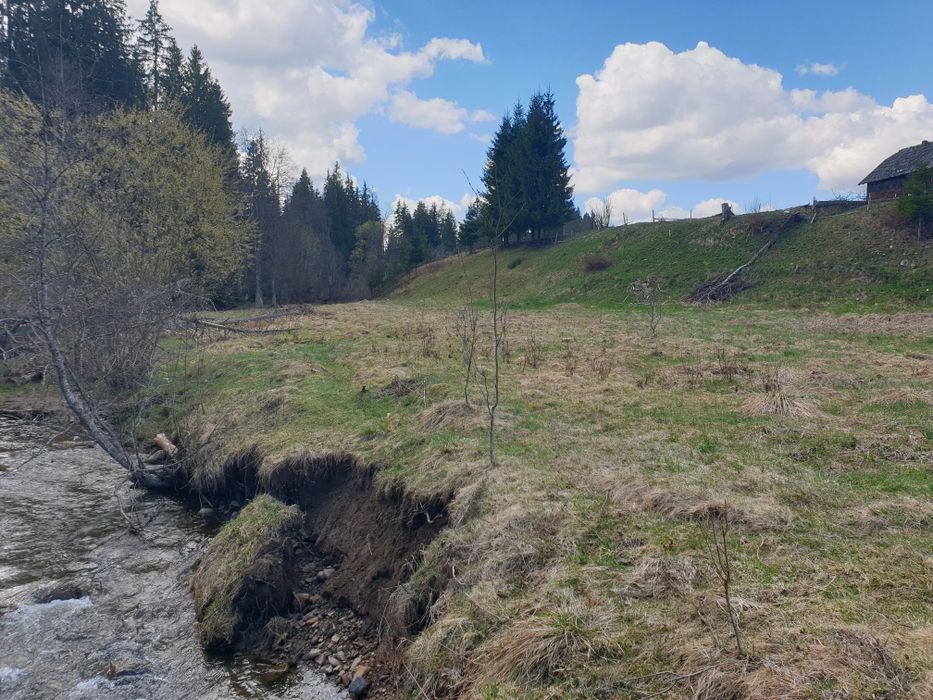 Teren investitie pe malul râului