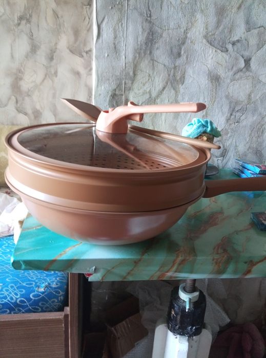 Продам новую сковороду вок .