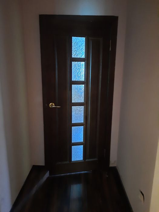 Продам межкомнатные двери деревянные