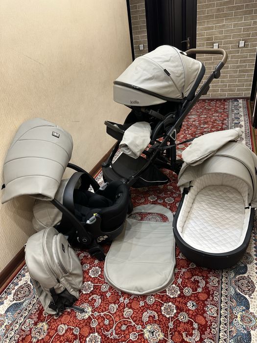 Продаетсья коляска CARRELLO 2в1