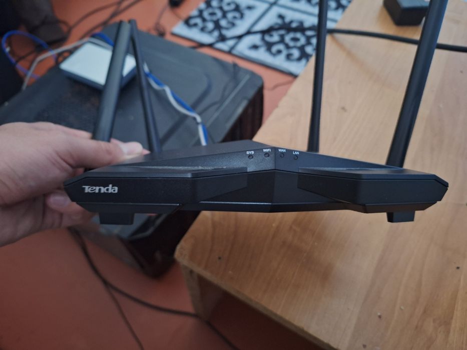 Продаеться модем Tenda AC6
