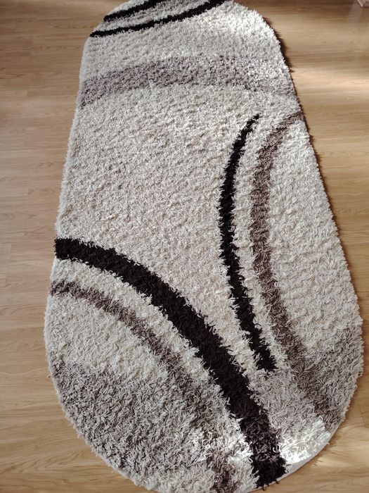 Vând mobilă de bucătărie + covoare.