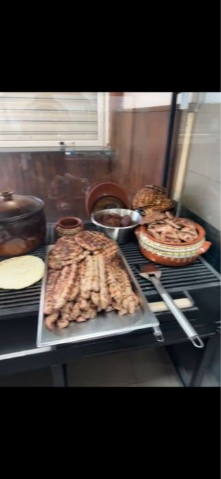 Професионална скара на дървени въглища