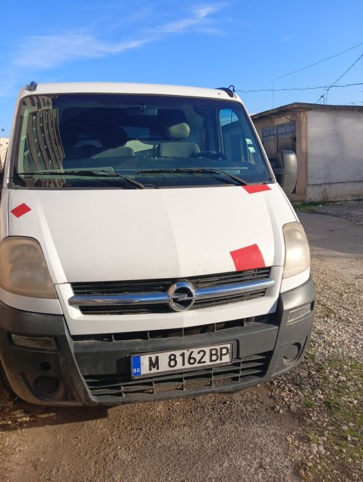 Продавам Опел Мовано