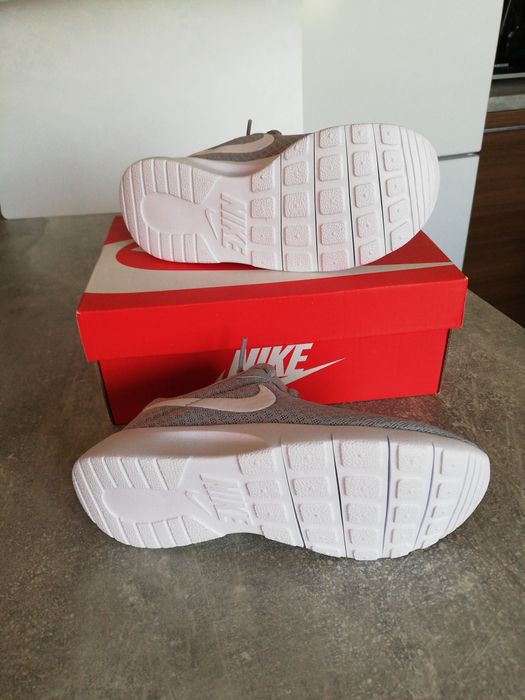 Маратонки Nike tanjin