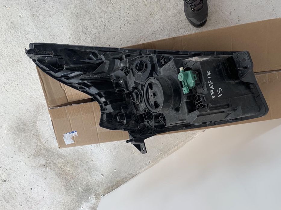 Фар за Рено Трафик/Renault Trafic, 2015-2017г.