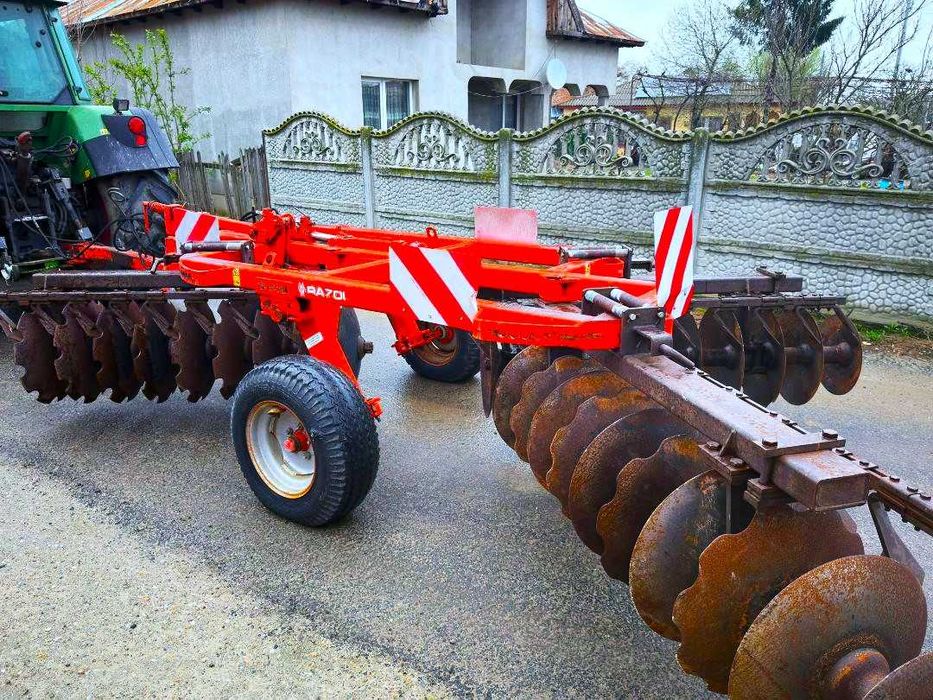 Disc greu semigreu RAZOL 4 ,2 m an 2012 Pliabil cu 38 discuri Kuhn Discover XM Souchu Pinet Gregoire Besson Quivogne Lemken Kuhn Hardi Rabewerk Fiat