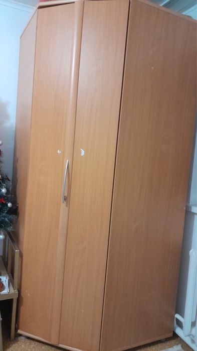 Улкен шкаф киім салатын