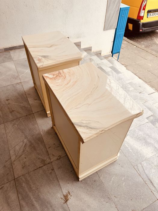 Италиански нощни шкафчета с мраморени плотове от 70-те
