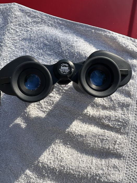 Binoclu Bushnell 12x42 Waterproof cu husă – stare foarte bună