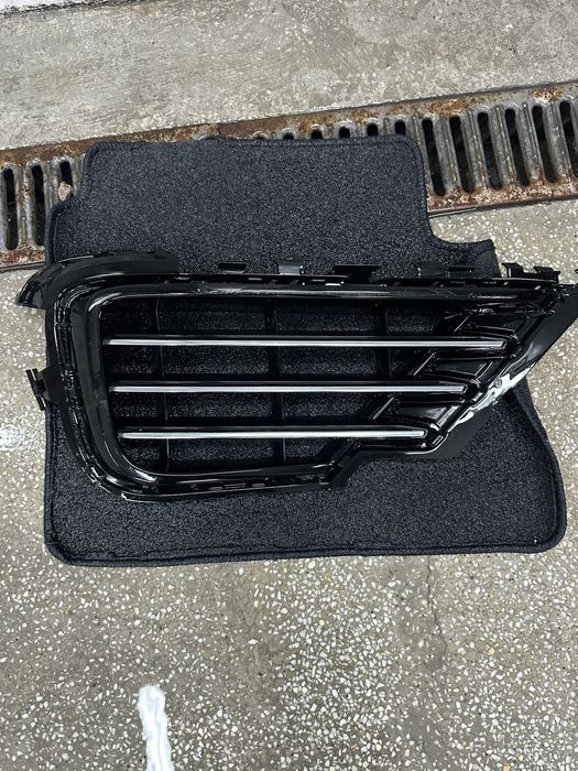 VW Touareg 15-17г Дясна решетка основа за халоген Ое