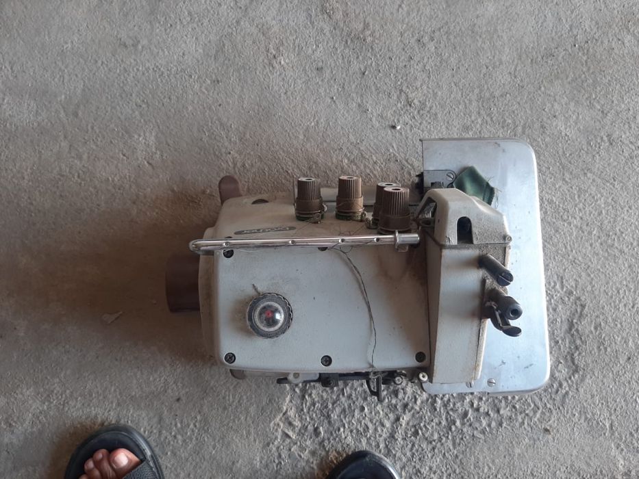 Машина оверлок (Япония)