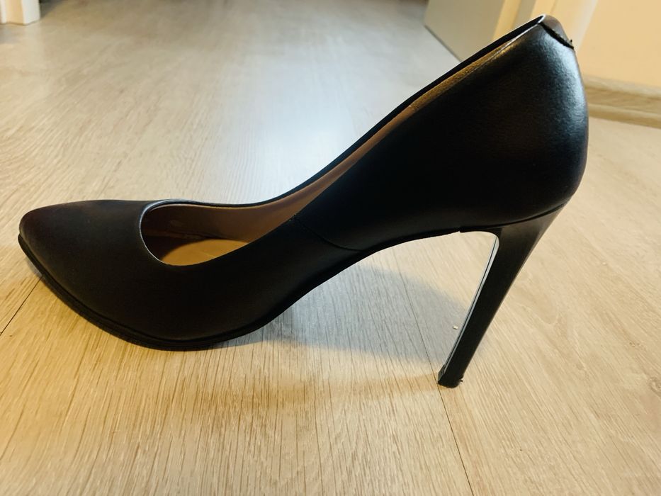 Pantofi cu toc din piele