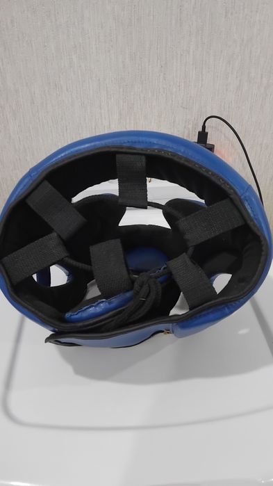 Продам перчатки шлем и боксерки б/у