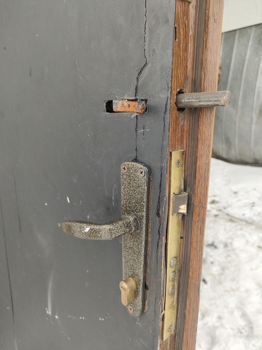 Продам советскую металлическую дверь