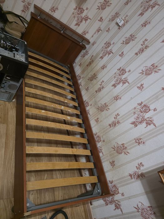 Продам кровати без матрасов